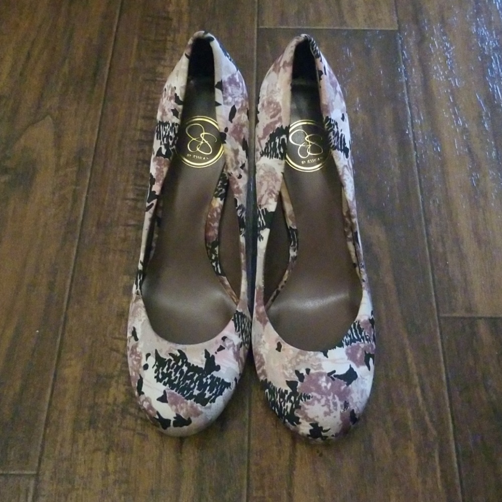 Jessica Simpson flower print pumps